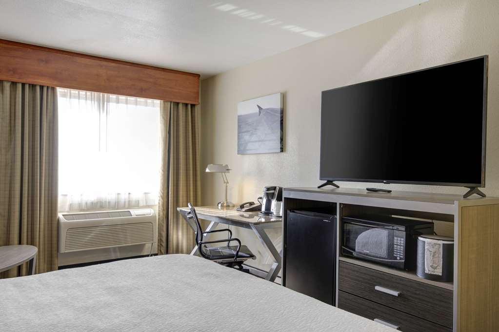 Western Peppertree Airport Hotel