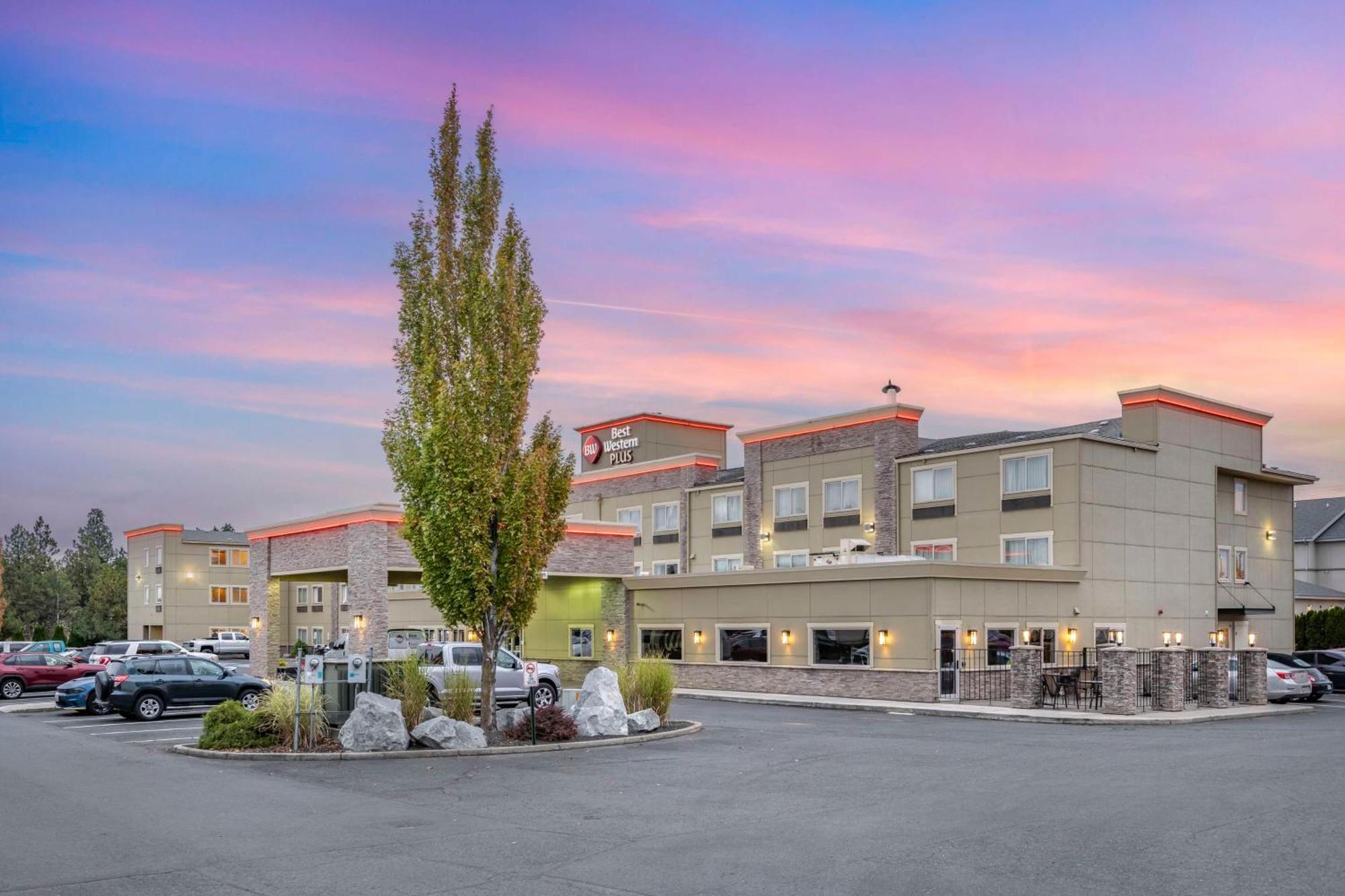 Western Peppertree Airport Hotel