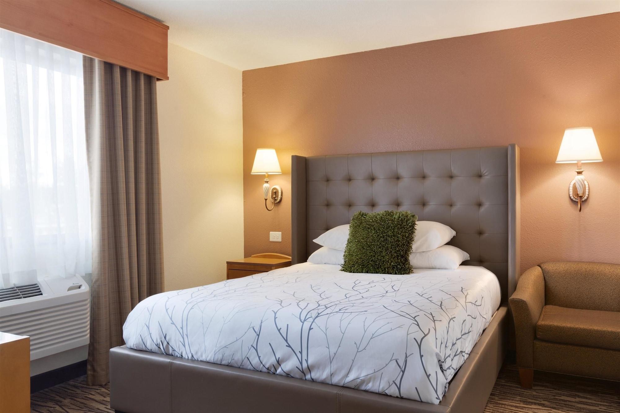 Western Peppertree Airport Hotel
