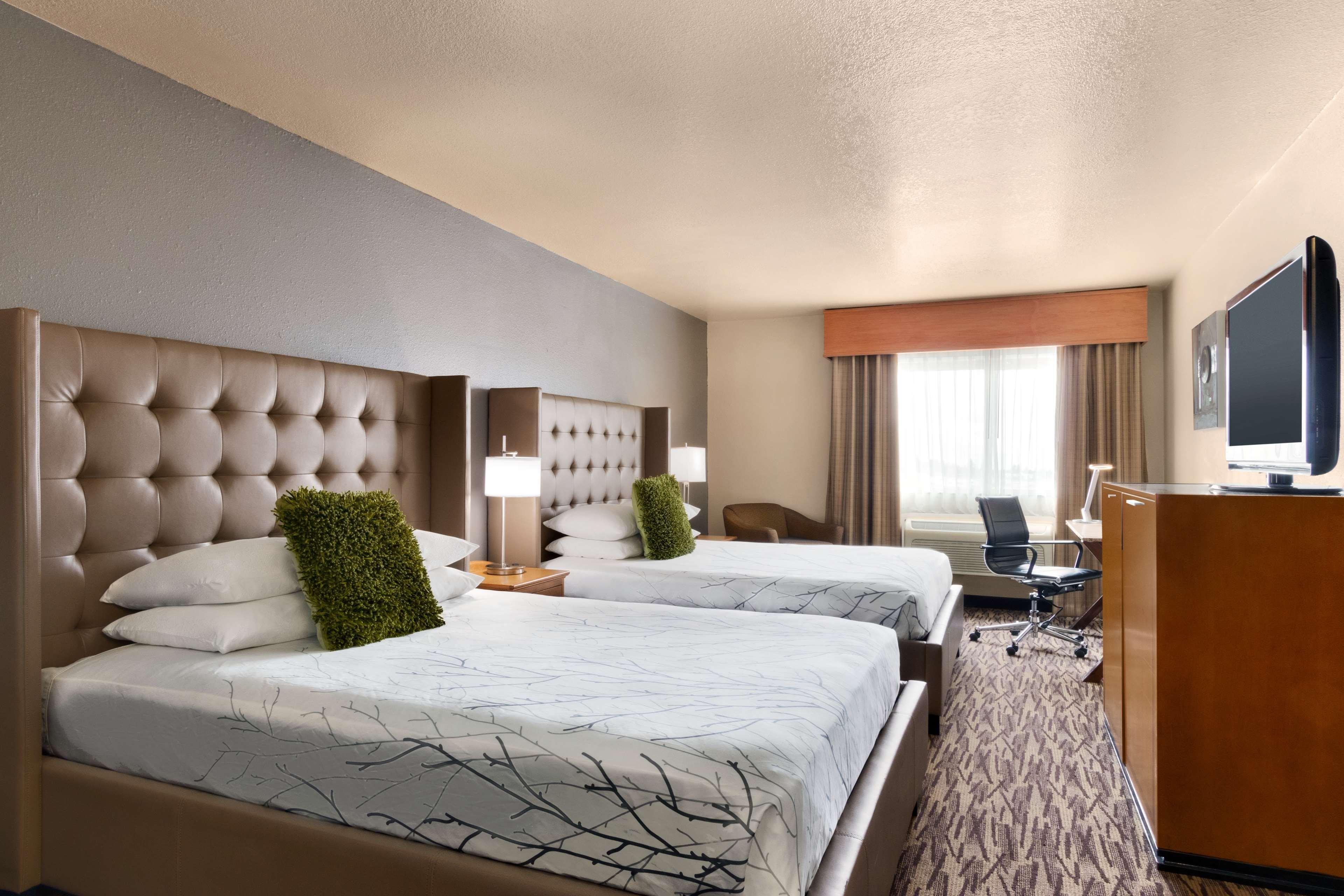 Western Peppertree Airport Hotel 3*
