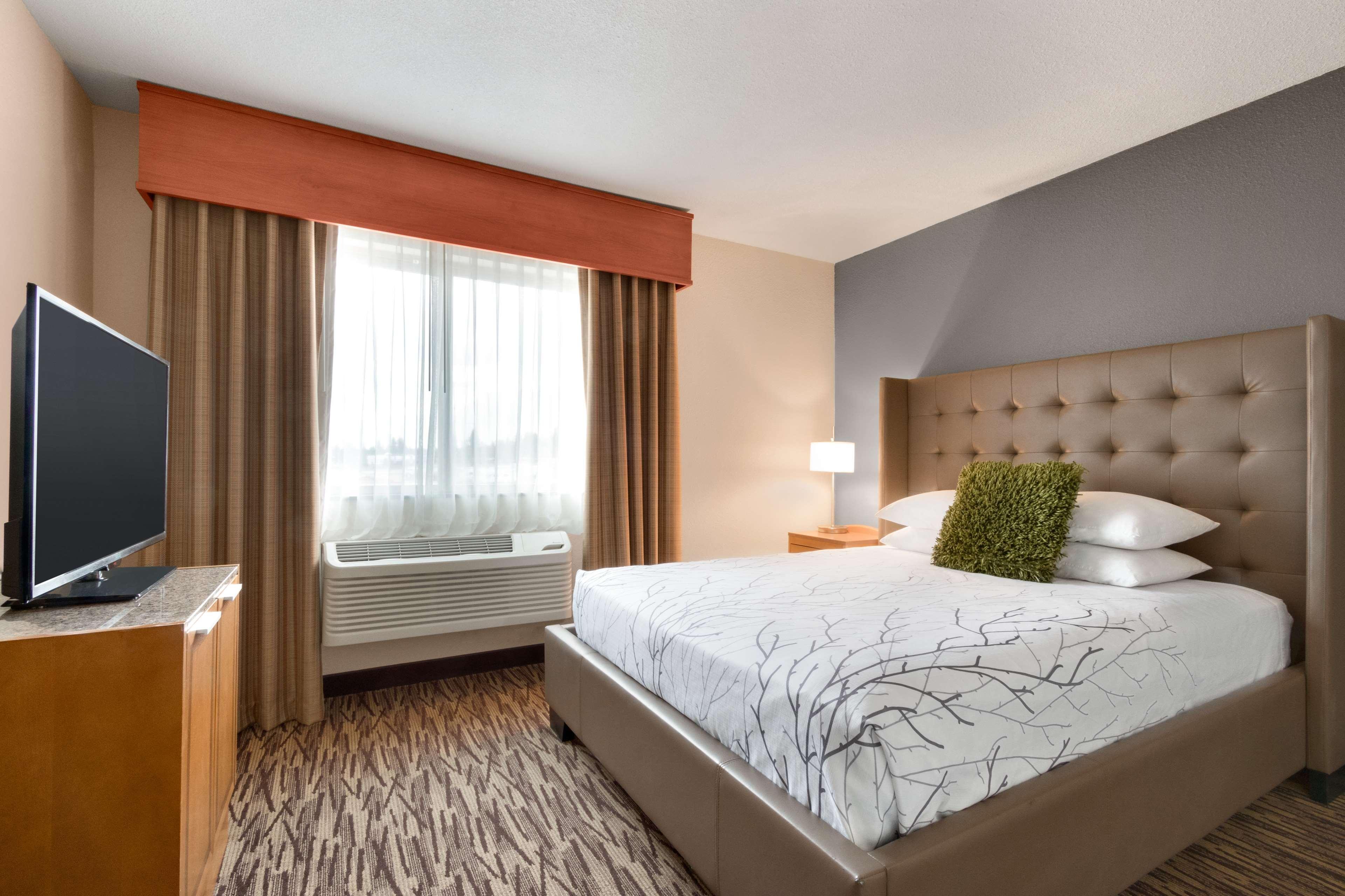 Western Peppertree Airport Hotel 3*
