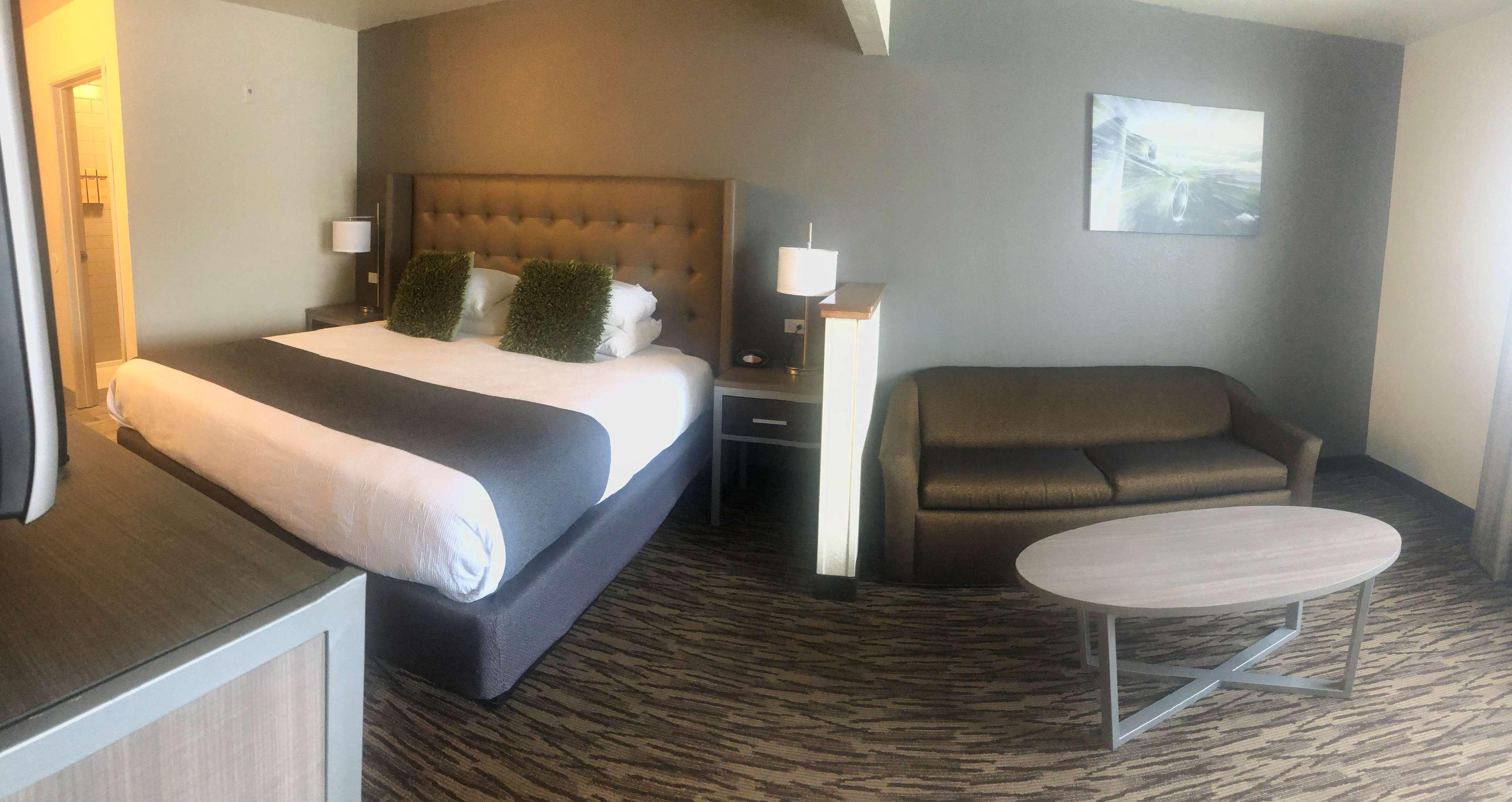 Hotel Western Peppertree Airport