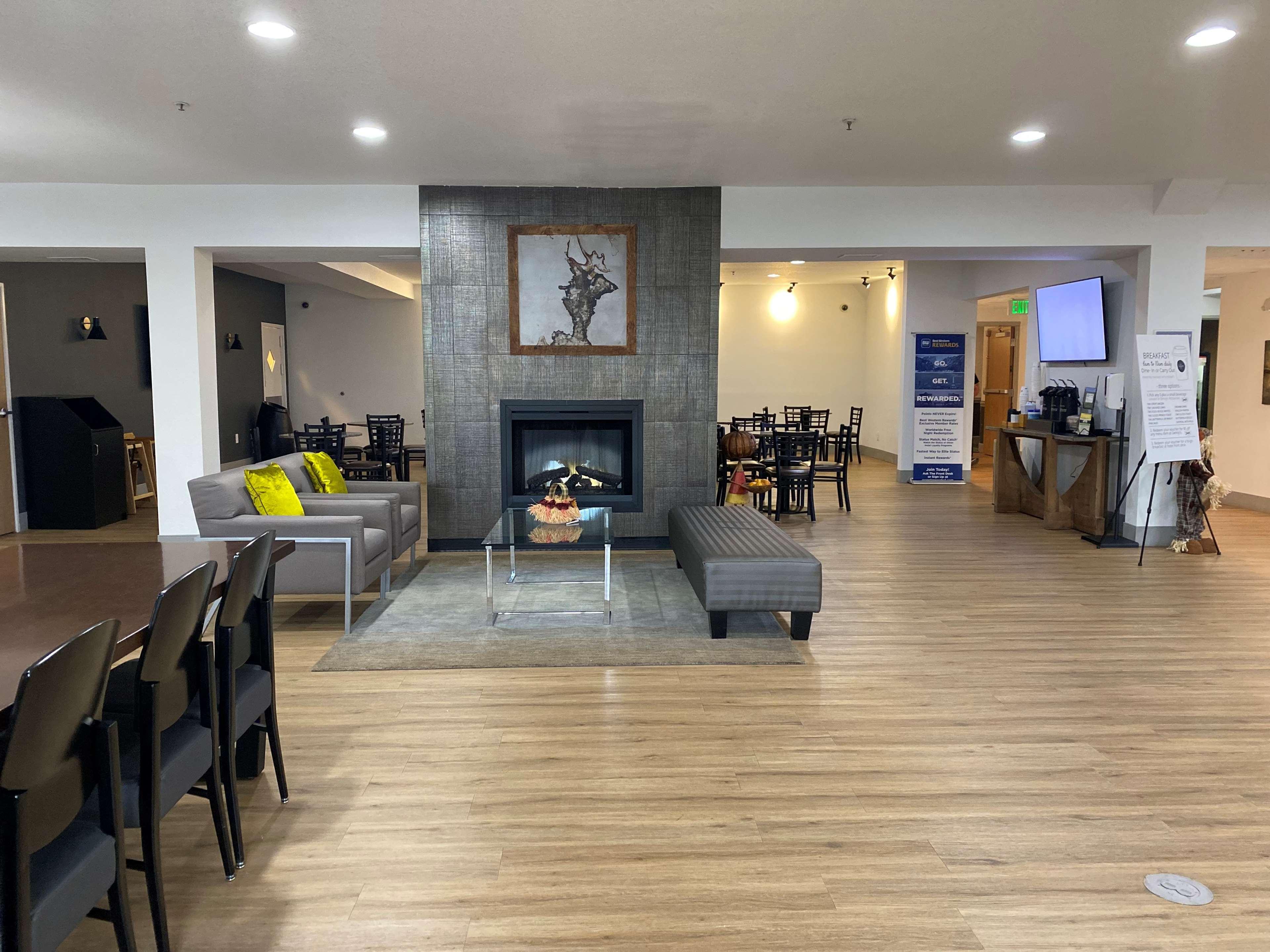 Hotel Western Peppertree Airport 3*