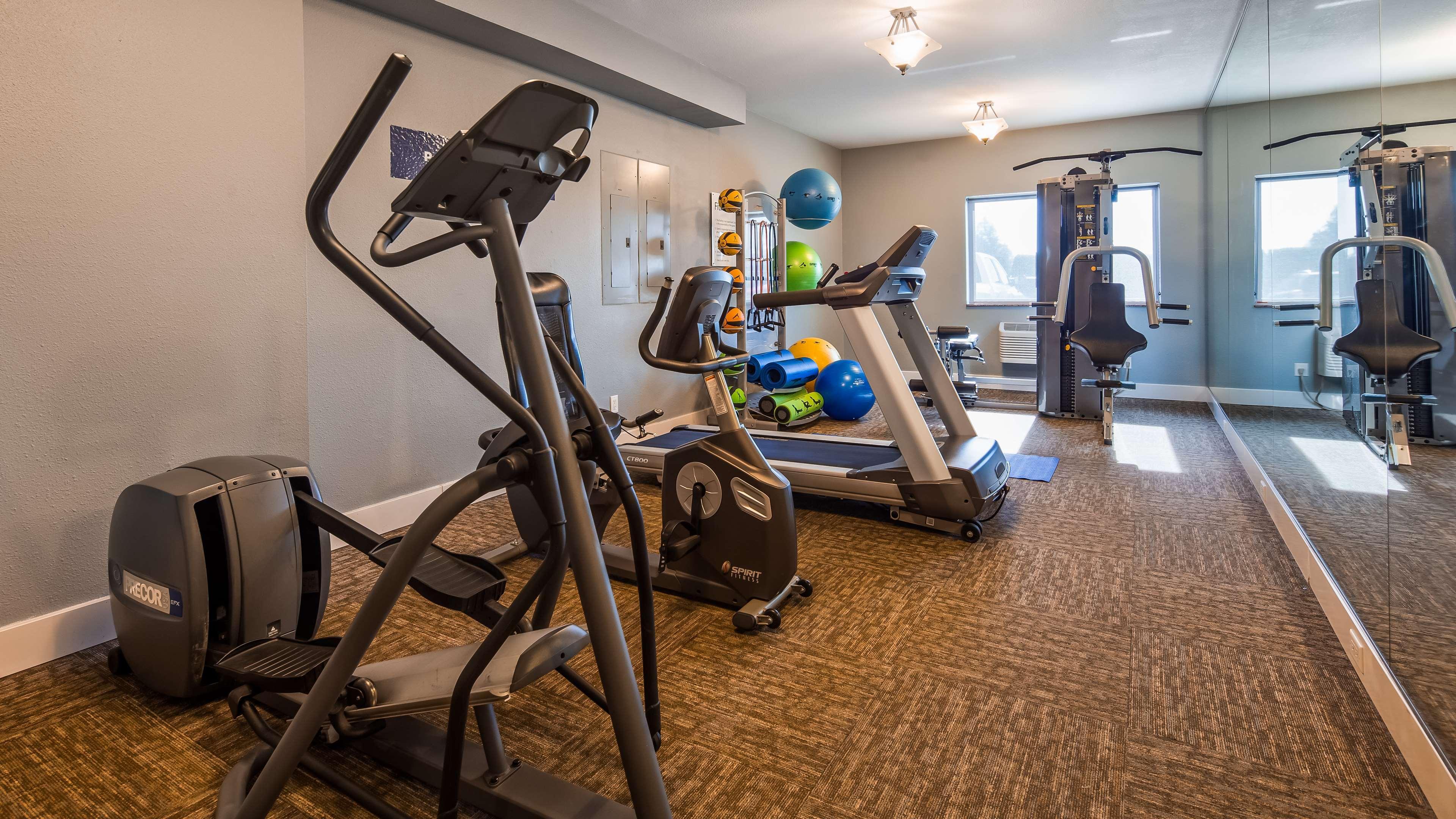 Hotel Western Peppertree Airport 3*