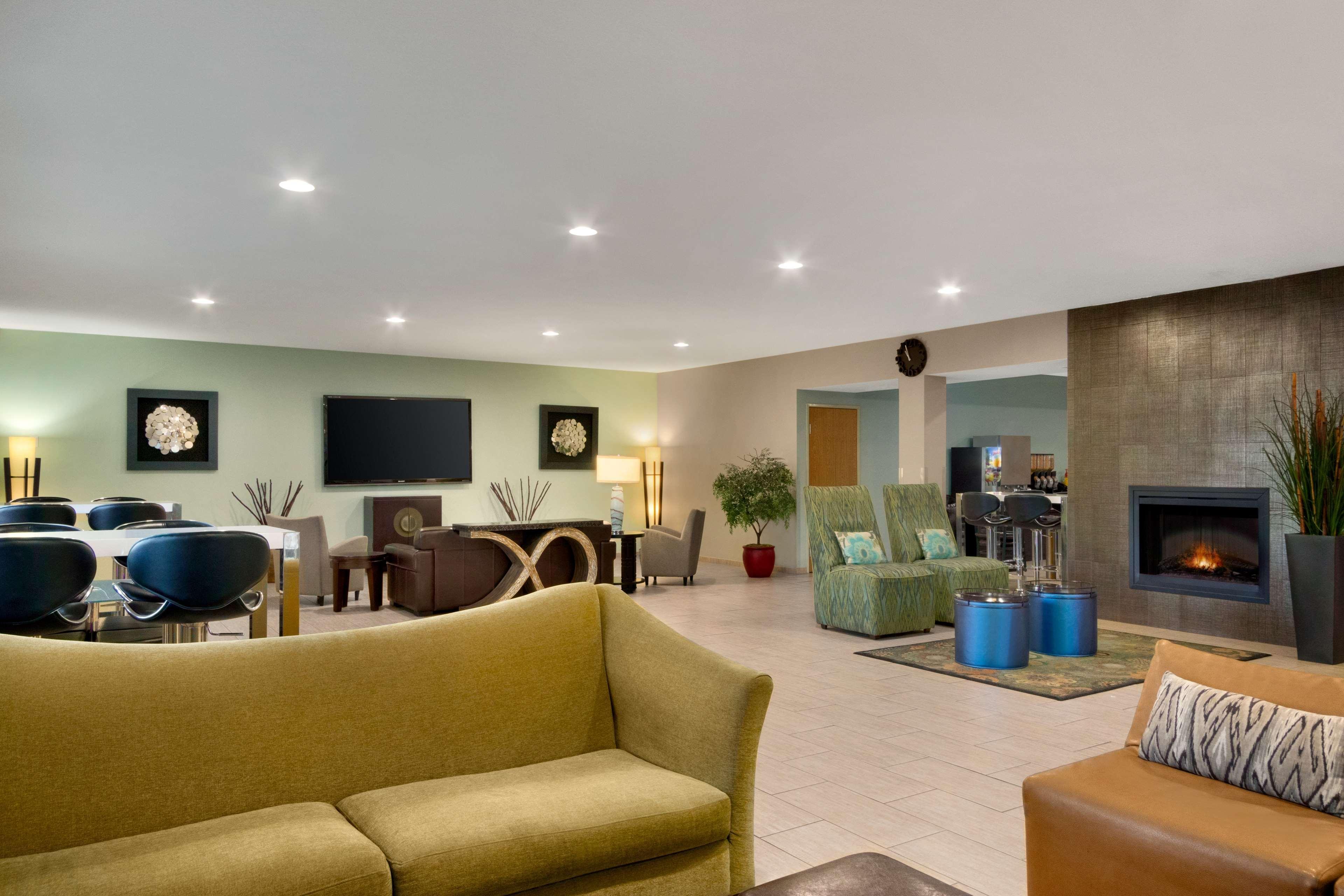 Hotel Western Peppertree Airport 3*