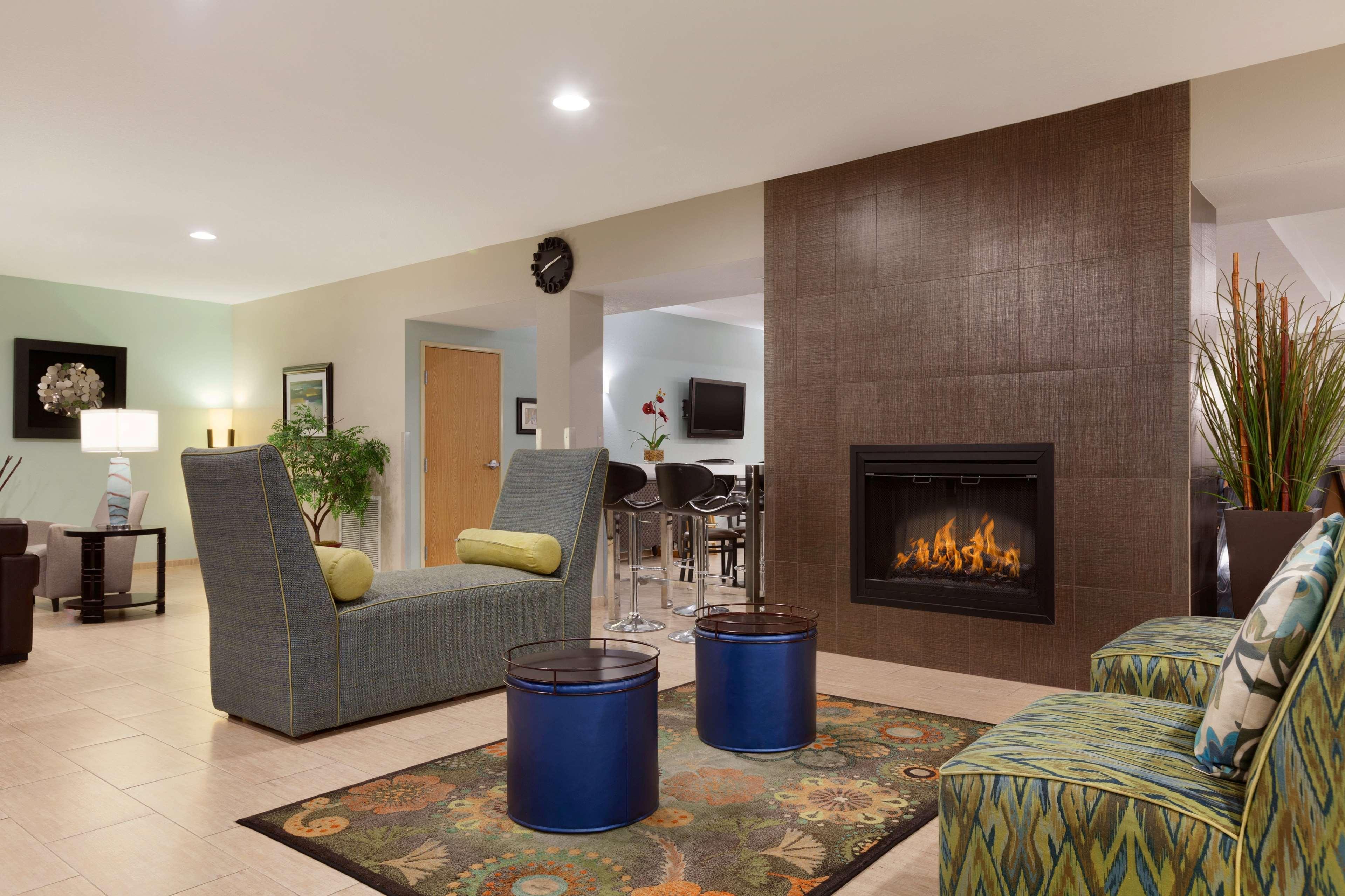 Hotel Western Peppertree Airport