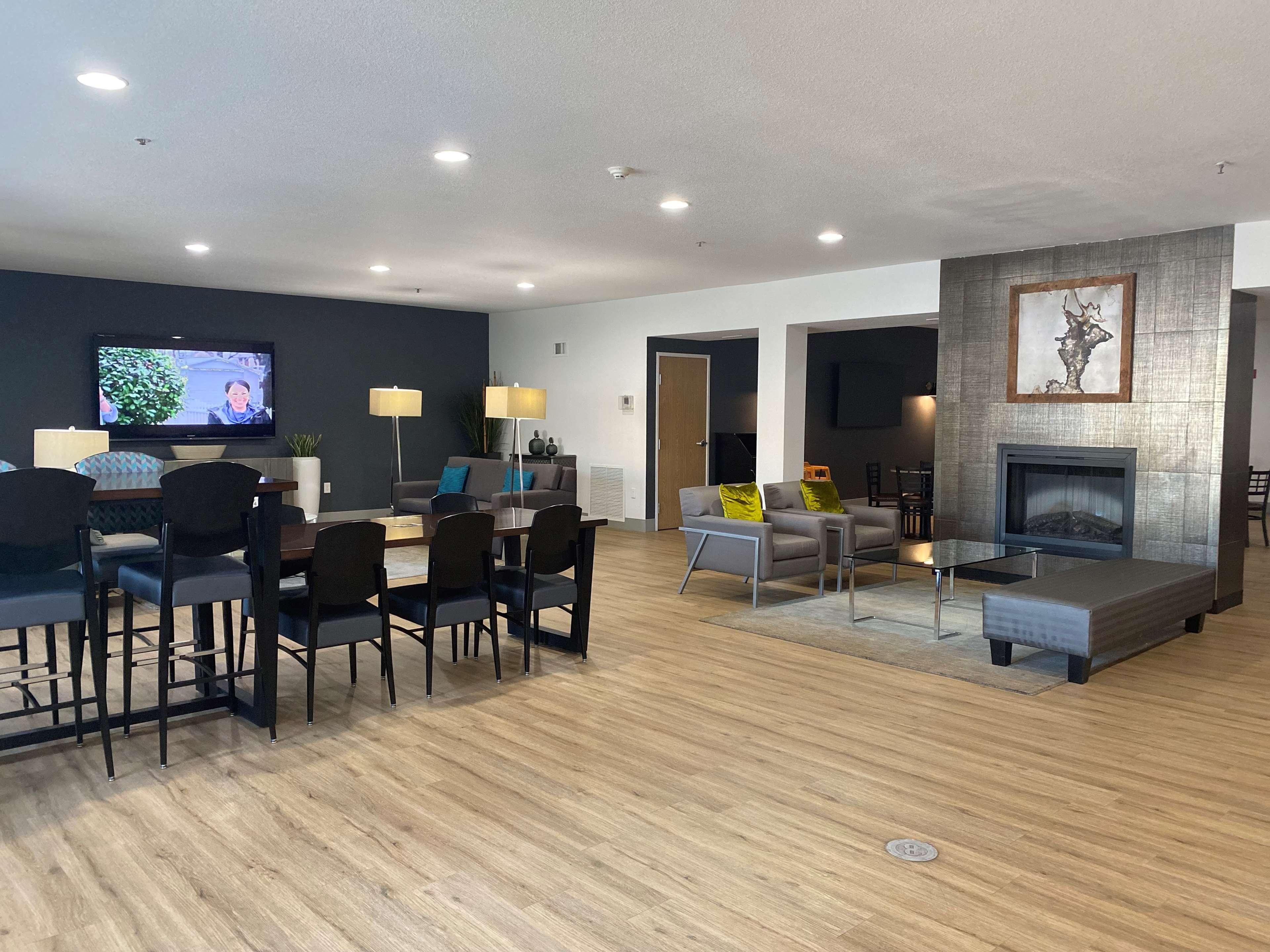 Hotel Western Peppertree Airport 3*