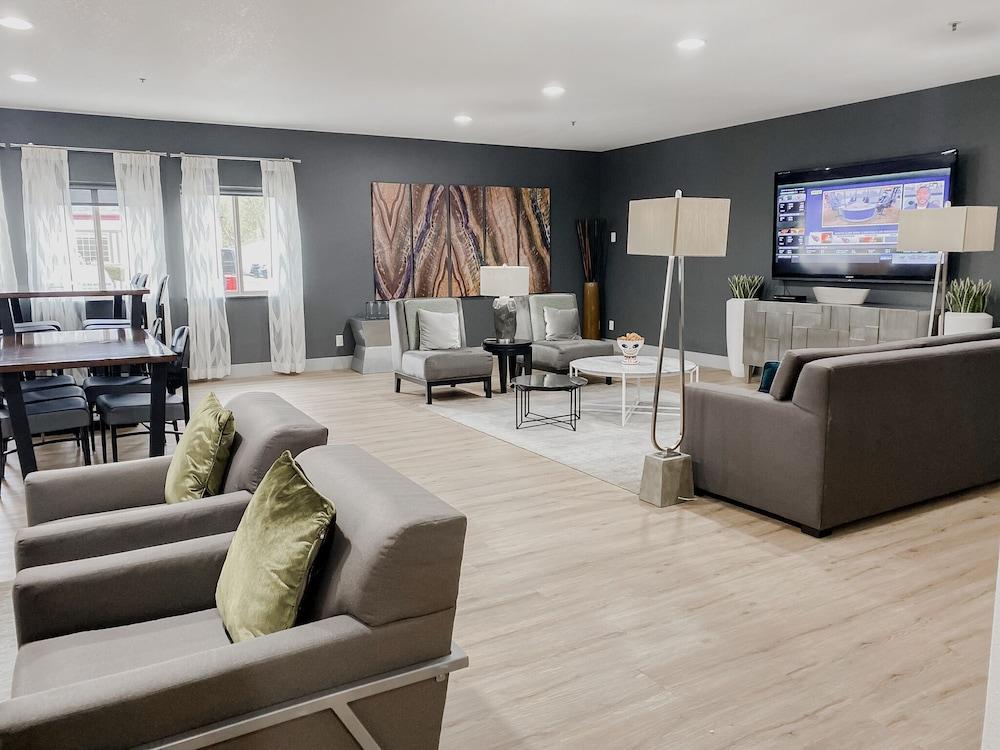 Western Peppertree Airport Hotel 3*